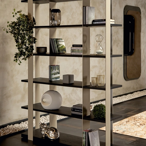 Libreria divisoria Sintesi in metallo con ripiani in legno di Tonin Casa