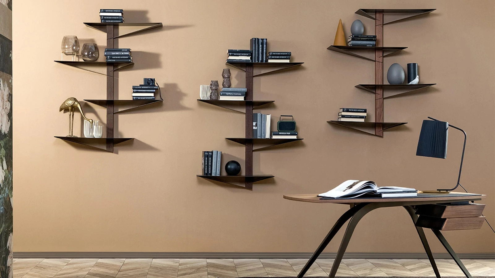 Libreria sospesa Albatros in metallo e legno di Tonin Casa