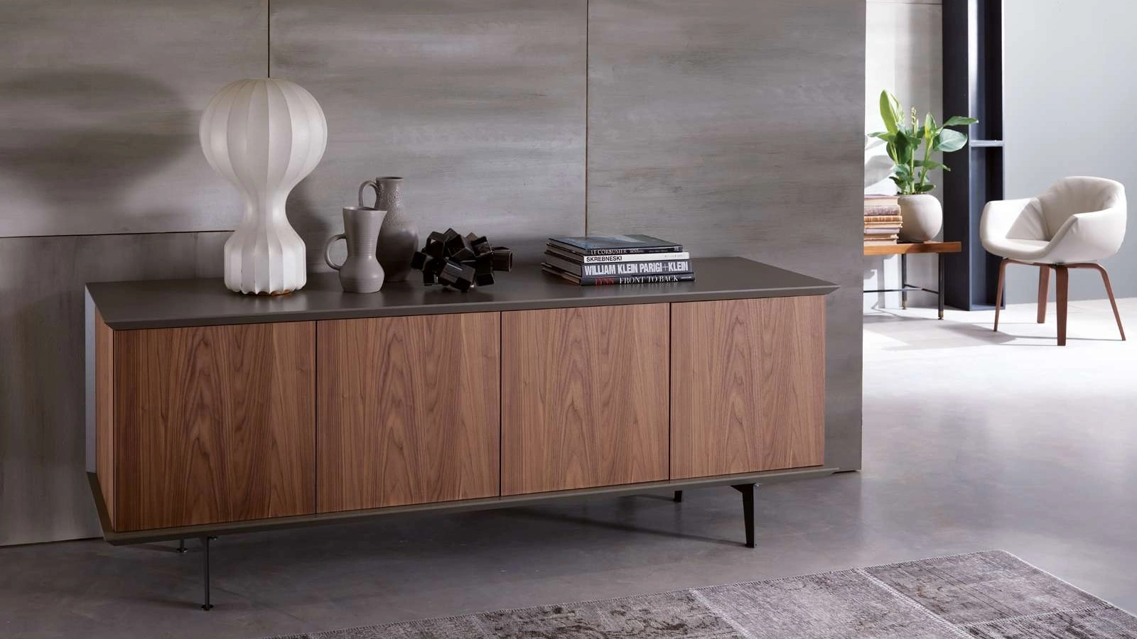 Madia in legno di Rovere con piedini in metallo Brera di Ozzio