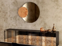 Madia Diva realizzata con una combinazione di elementi specchianti di Tonin Casa