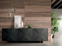 Madia Grace a tre ante con struttura in laccato opaco e ante rivestite in cuoio color Moka di Ozzio