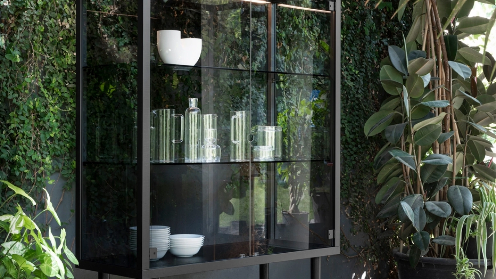 Madia Juno in Frassino Nero con ante in vetro Grigio di Miniforms