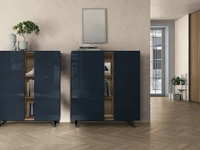 Madia verticale Lydia in laccato lucido blu di prussia di Tomasella