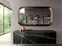 Madia moderna in marble glass Sahara Noir lucido con piedini in metallo Plana di Ozzio