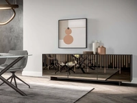 Madia Rain a tre ante in vetro con listelli in legno di Ozzio