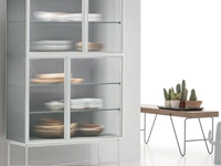 Madia Alta Nina in vetro canneté e metallo bianco gesso di Tomasella