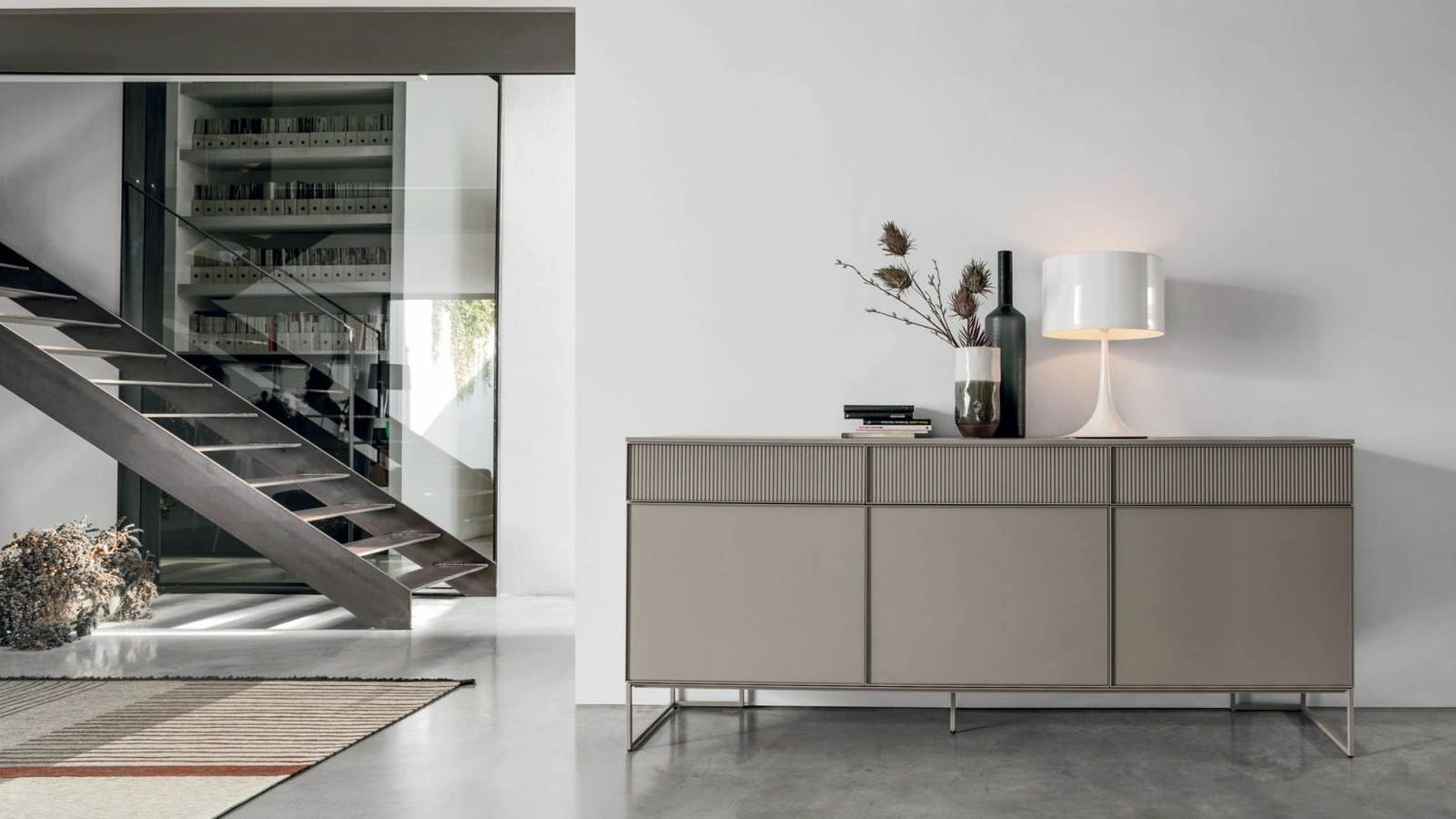 Madia Vinci in laccato opaco arena di Tomasella