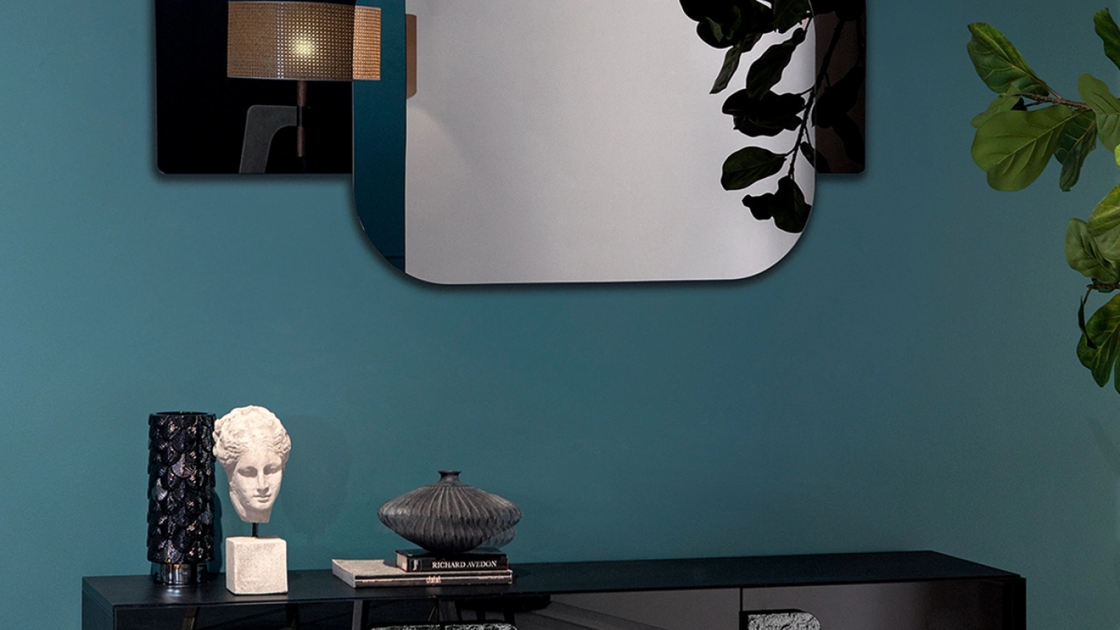 Madia Debussy in vetro laccato nero di Tonin Casa