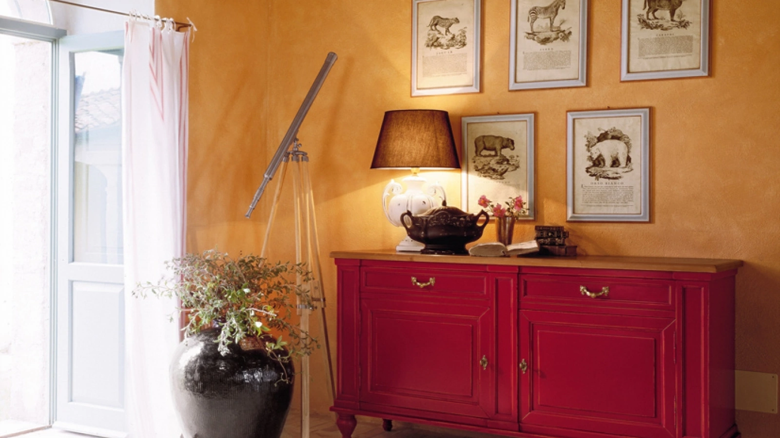 Madia Ninfea in legno laccato di Tonin Casa