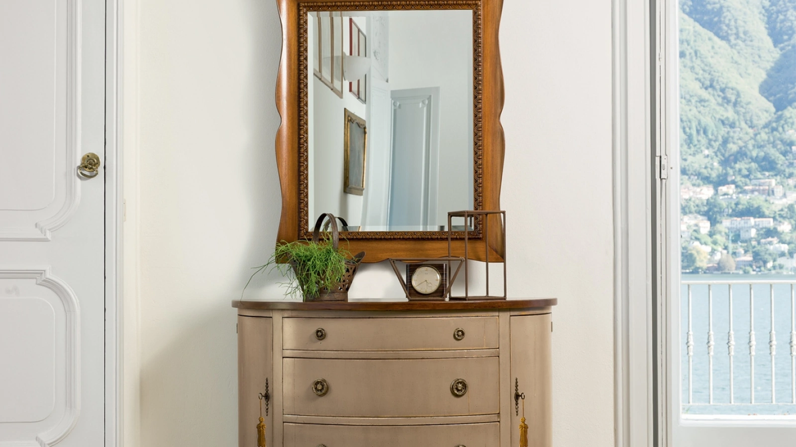 Mobile ingresso in legno laccato Bellot di Tonin Casa