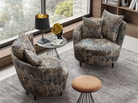 Poltrona Privè in tessuto floreale di Le Comfort