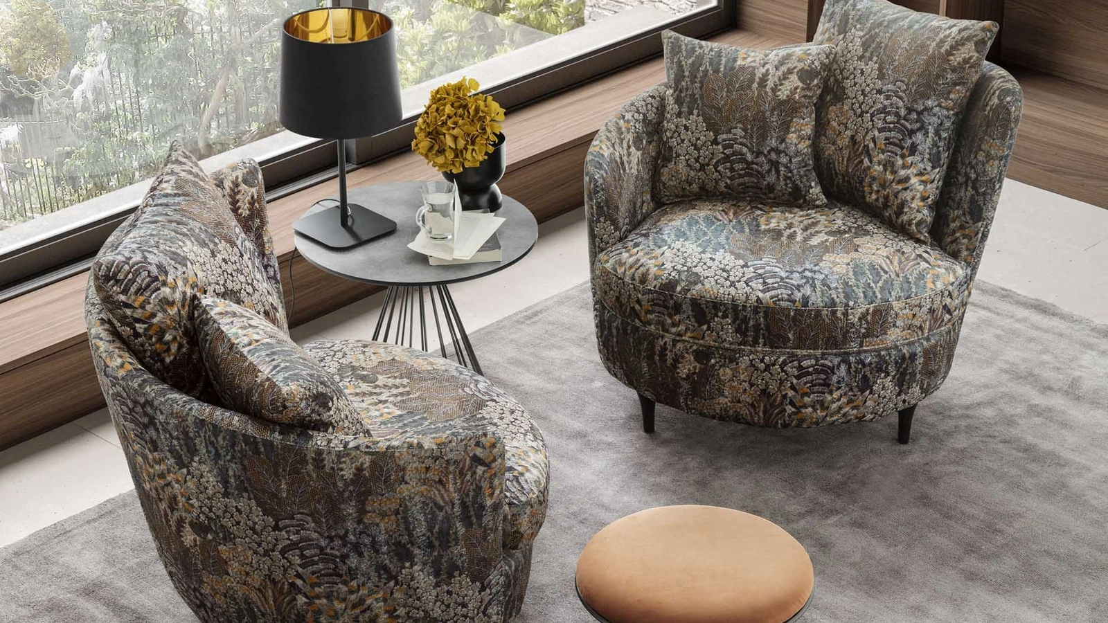 Poltrona Privè in tessuto floreale di Le Comfort