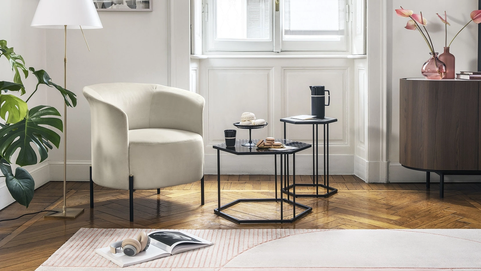 Poltroncina in tessuto con piedini in metallo Rendez-Vous di Calligaris