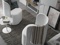 Poltroncina Vanessa rivestita in tessuto di Tomasella