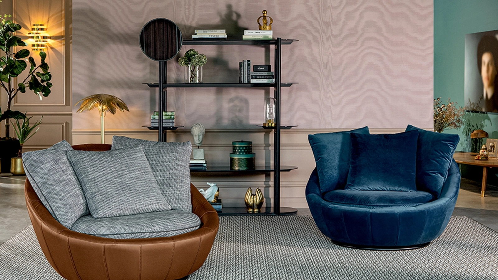 Poltrona di design Doppio Sogno, girevole, morbida e avvolgente, realizzata in velluto o in tessuto e pelle di Tonin Casa