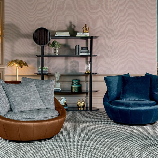 Poltrona di design Doppio Sogno, girevole, morbida e avvolgente, realizzata in velluto o in tessuto e pelle di Tonin Casa