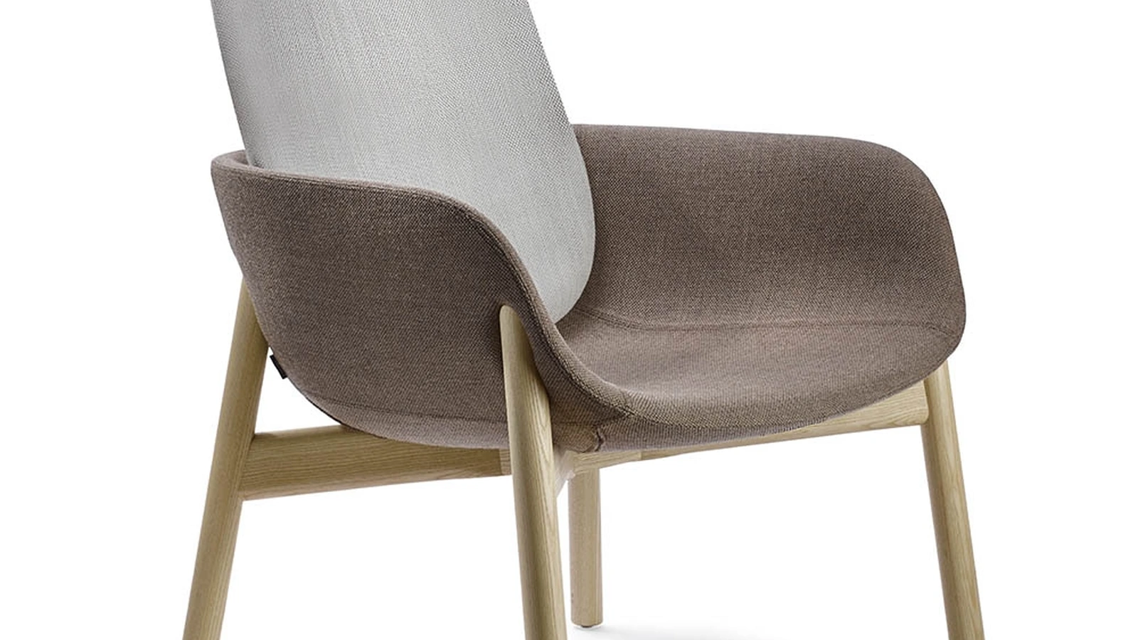 Poltroncina con schienale alto Peb Wooden Legs in tessuto imbottito con gambe in Frassino Naturale di Infiniti