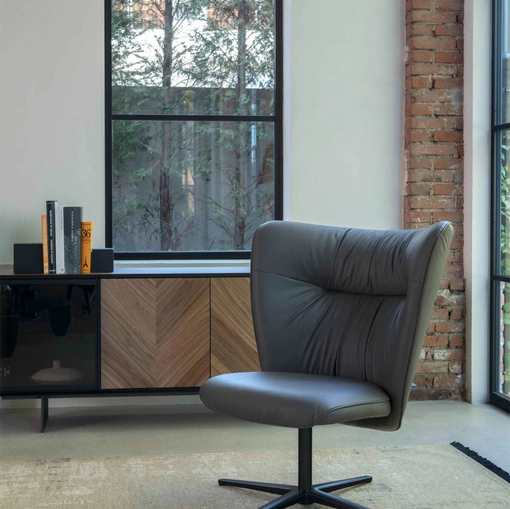 Poltroncina avvolgente rivestita in pelle Tender Lounge di Tonin Casa