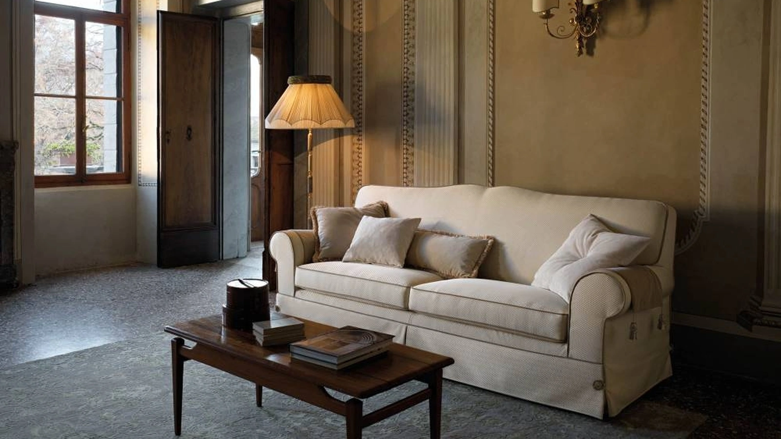 Divano classico in tessuto Medea di Samoa