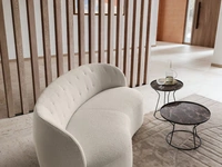 Divano lineare Moby Loveseat in tessuto di Le Comfort