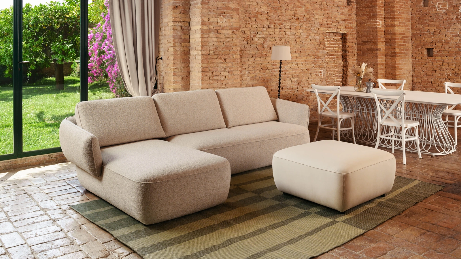 Divano con penisola Moon di Nicoletti Home