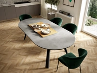 Sedia André in tessuto imbottito con schienale avvolgente di Easyline