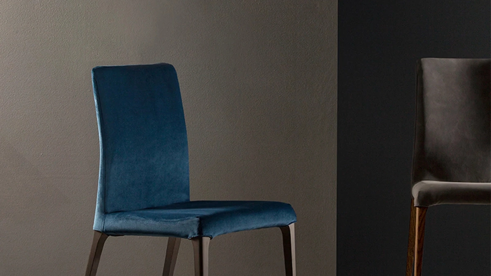 Sedia Aragona con rivestimento in tessuto di Tonin Casa