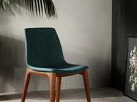 Sedia Aralia con rivestimento seduta in pelle e gambe in legno di Tonin Casa