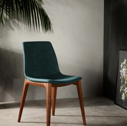 Sedia Aralia con rivestimento seduta in pelle e gambe in legno di Tonin Casa