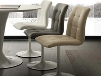 Sedia girevole Area rivestita in ecopelle con base in acciaio verniciato di La Seggiola