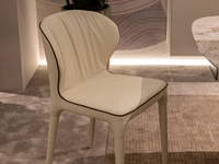 Sedia completamente rivestita in pelle Bea Plus di Tonin Casa