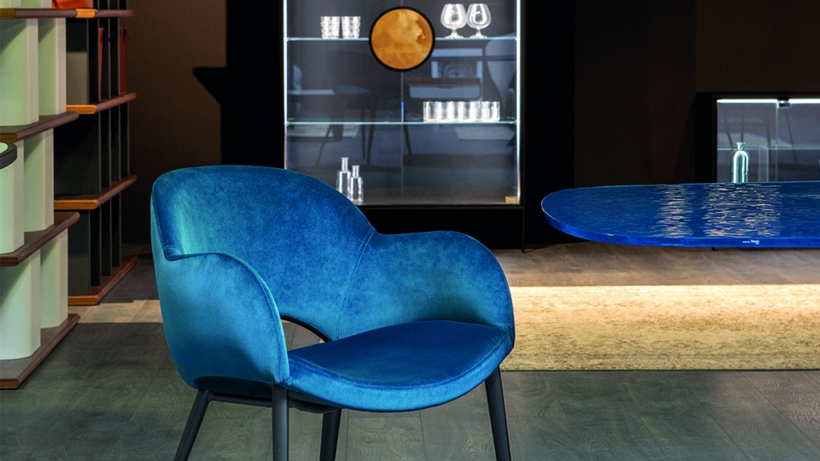 Sedia Beetle in velluto Blu di Tonin Casa