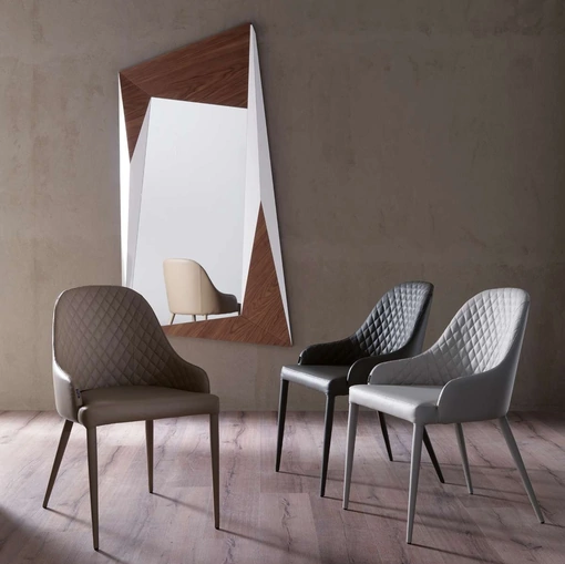 Sedia in pelle trapuntata Betta di Ozzio