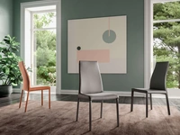 Sedia imbottita rivestita in pelle Blitz di Ozzio