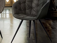 Sedia Cabiria 4G in ecopelle imbottita e trapuntata di La Seggiola