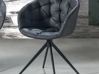 Sedia Cabiria Classic in ecopelle imbottita e trapuntata effetto Nabuk grigio di La Seggiola