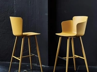 Sgabello Calla SG in polipropilene con o senza braccioli di Sedie Brianza