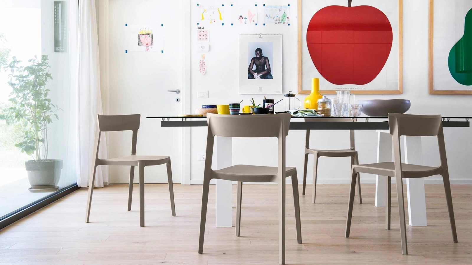 Sedia impilabile in polipropilene Skin di Calligaris