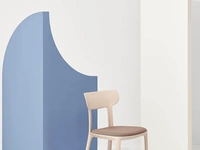 Sedia Canova in polipropilene con seduta in tessuto imbottito di Infiniti