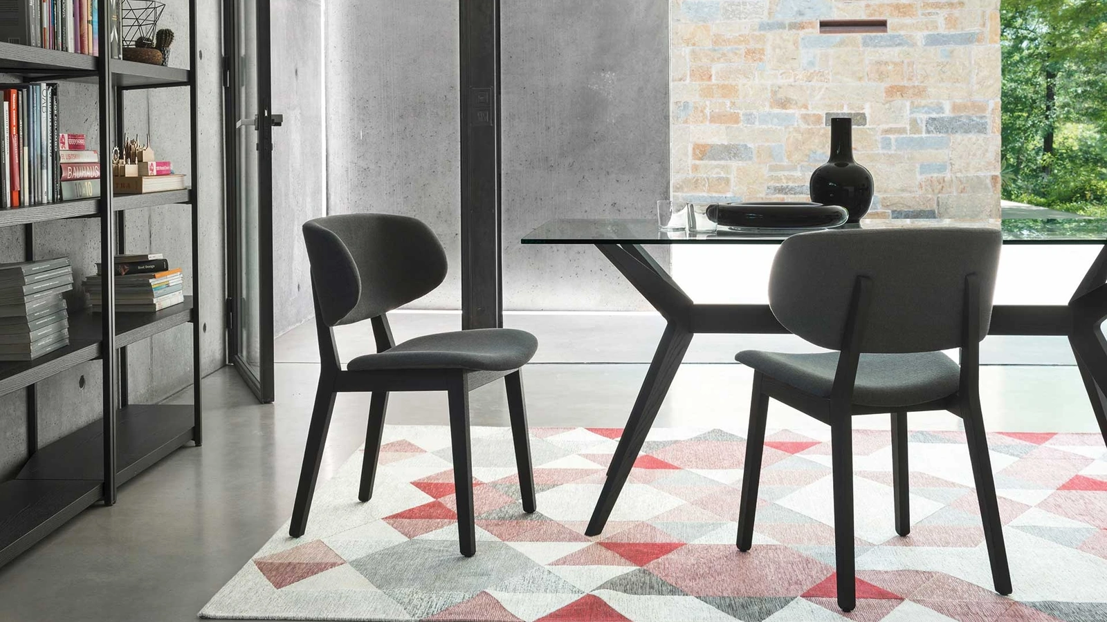 Sedia in tessuto con struttura in legno massello Claire di Calligaris