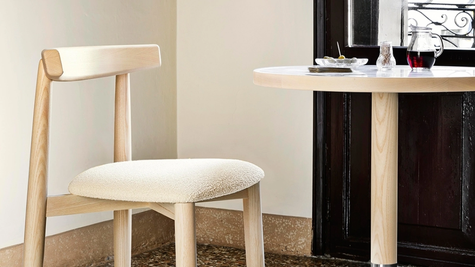 Sedia Claretta Bold in frassino con seduta imbottita in tessuto di Miniforms