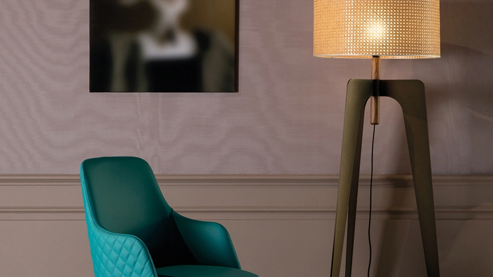 Sedia in pelle con braccioli e schienale trapuntati Cleo Élite Rovere Scuro di Tonin Casa