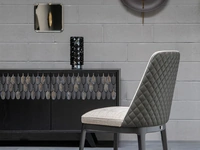 Sedia Cleo Élite in tessuto e pelle trapuntata di Tonin Casa