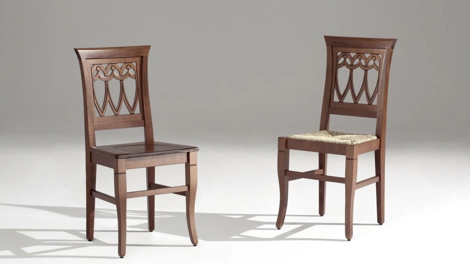 Sedia classica Cleo in legno con seduta in legno o impagliata di Sedie Brianza