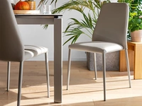 Sedia in ecopelle con struttura in metallo Club di Connubia