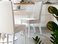 Sedia in tessuto con struttura in legno massello Copenaghen di Connubia