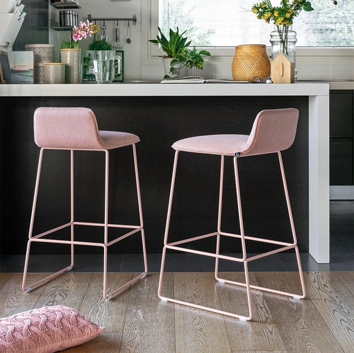 Sgabello in tessuto imbottito Riley Soft di Connubia