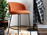 Sgabello in tessuto con base in metallo Tuka di Connubia