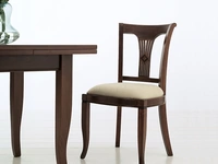 Sedia classica Cosetta in legno con seduta in tessuto imbottito di Sedie Brianza