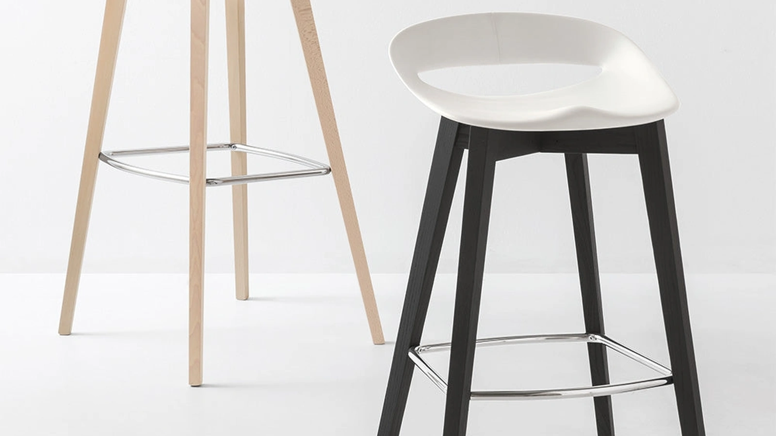 Sgabello Cosmopolitan in polipropilene di Connubia